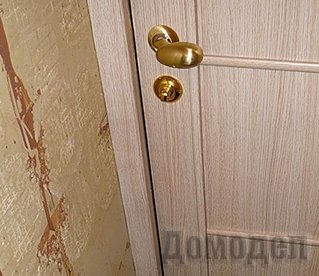Ставим деревянную дверь в туалет