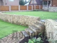 Строительство подпорных стен на садовом участке с уклоном
